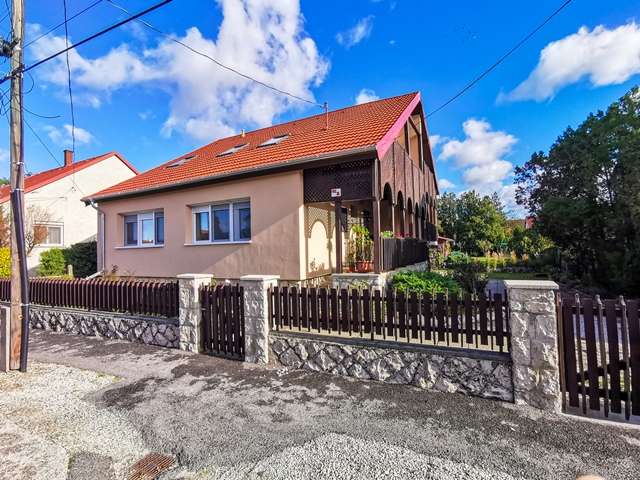 Eladó Ház Győrben utcafront