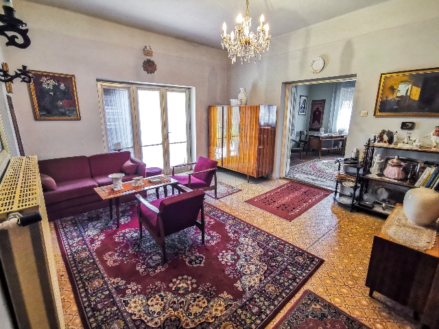 Eladó mezőörsi ház központi hall