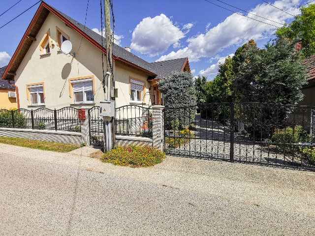 Mezőörsi Családi Ház Eladó